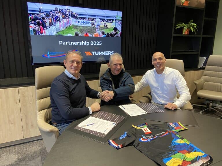 Contractondertekening GP Adrie van der Poel en Tummers Group